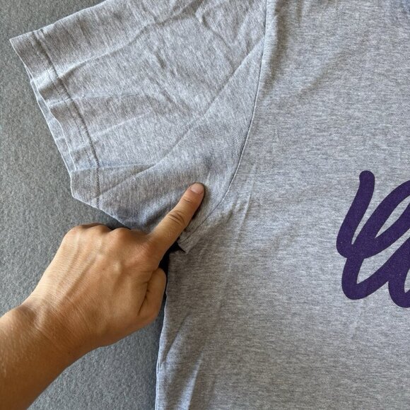 Vintage Carhartt Mens T-shirt Streetwear Center Spell Out Purple Gray Large Y2K - Picture 7 of 12